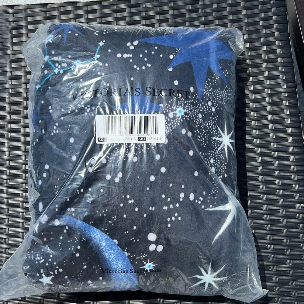 Victoria’s Secret blanket / throw